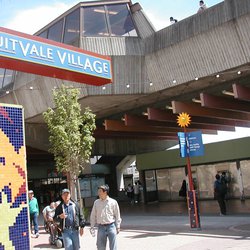 "Fruitvale BART Station" (CC BY-SA 2.0) by neighborhoods.org door Eric Fredericks (bron: Flickr)