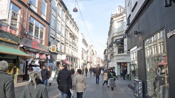 Kopenhagen ("Stroget - pedestrian mall" (CC BY 2.0) by Jim Bahn) door Jim Bahn (bron: Flickr)