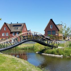 Nieuwbouw_ Brug in Boszoom van IPV Delft" (CC BY-SA 2.0) by nandasluijsmans door nandasluijsmans (bron: Wikimedia Commons)