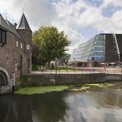 Koppelpoort en gebouw Rijksdienst voor Cultureel Erfgoed