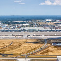 Berlin Brandenburg BER Airport Terminal door Markus Mainka (bron: Shutterstock)