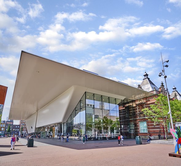 Stedelijk Museum in Amsterdam door posteriori (bron: Shutterstock)