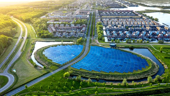 Stadsverwarming in een duurzame buurt in Almere, Nederland door Pavlo Glazkov (bron: shutterstock)