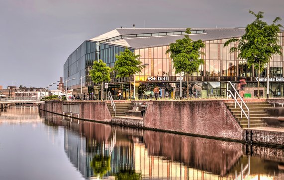 Station Delft vanaf het centrum door Frans Blok (bron: shutterstock.com)