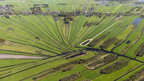 Vogelvlucht van Loosdrecht in Noord-Holland door Aerovista Luchtfotografie (bron: Shutterstock)