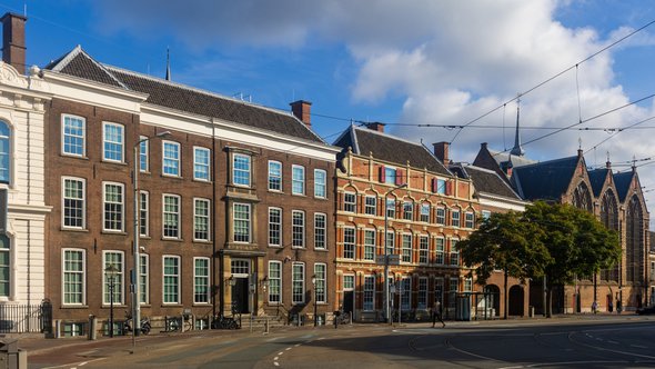 Uitzicht op de Raad van State in de oude binnenstad van Den Haag door BearFotos (bron: Shutterstock)
