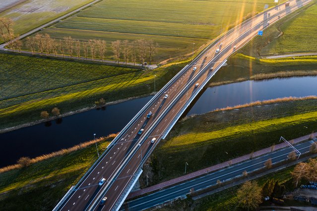 Viaduct over A59 bij Waalwijk door Alseenrodelap.nl - Elco (bron: shutterstock)