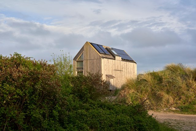 Environmentally friendly eco house door Jan von nebenan (bron: shutterstock)