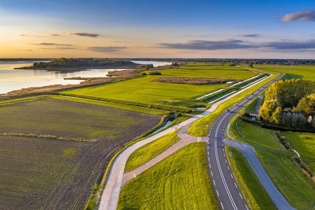 Het dijkgebied aan het IJsselmeer door Rudmer Zwerver (bron: Shutterstock)