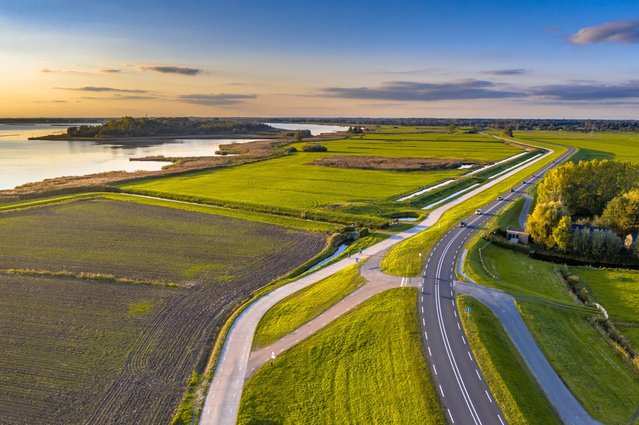 Het dijkgebied aan het IJsselmeer door Rudmer Zwerver (bron: Shutterstock)