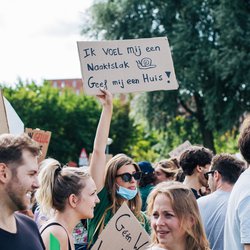 Studenten protesteren tegen de woningnoodcrisis door etreeg (bron: Shutterstock)