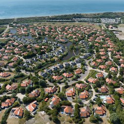 Bungalow park in Zeeland. door Make more Aerials (bron: Shutterstock)