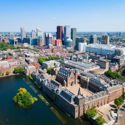 Ridderzaal Binnenhof en Hofvijver door saiko3p (bron: Shutterstock)