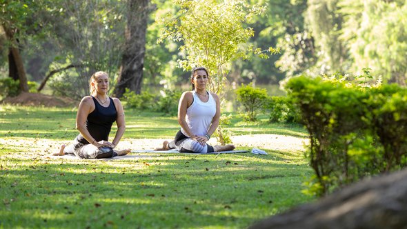 Vrouwen sportend in een park door Photo Volcano (bron: shutterstock.com)