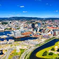 Oslo, Noorwegen. Luchtfoto van het Sentrum gebied door Madrugada Verde (bron: shutterstock)