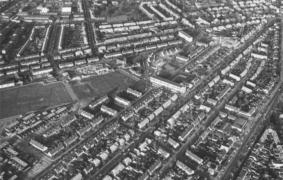 Luchtfoto van Hazenkamp door Regional Archives Nijmegen (bron: Wikimedia Commons)