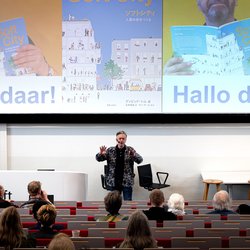 David Sim tijdens zijn presentatie over de zachte stad tijdens het sLIM symposium door Ineke Lammers (bron: Gebiedsontwikkeling.nu)