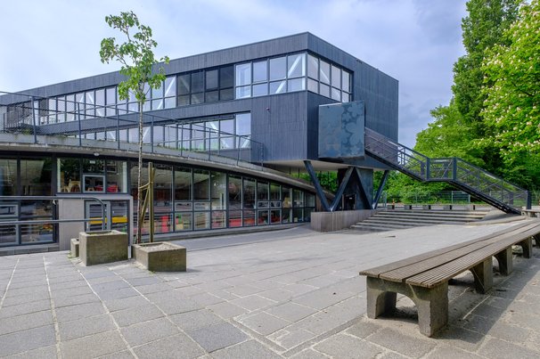 Groningen Nassauschool door user:hardscarf (bron: Wikipedia Commons)