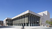 Nieuwe pand Theater Zuidplein door TheaterZuidplein (bron: Wikimedia)