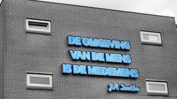 Jules Deelder: De Omgeving van de Mens is de Medemens door Gerard Stolk (bron: Flickr)