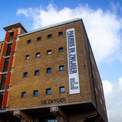 Pakhuis de Zwijger, Amsterdam door Geert Verhoeff (bron: Shutterstock)