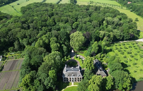 Luchtfoto van het groene gebied van Oud Amelisweerd in Utrecht door corlaffra (bron: Shutterstock)
