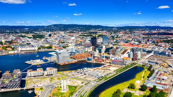 Oslo, Noorwegen. Luchtfoto van het Sentrum gebied door Madrugada Verde (bron: shutterstock)