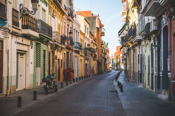 Smalle straatjes in El Cabanyal door Ioana Catalina E (bron: Shutterstock)