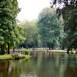 Amsterdam Vondelpark Vijver door Dguendel (Wikimedia Commons)