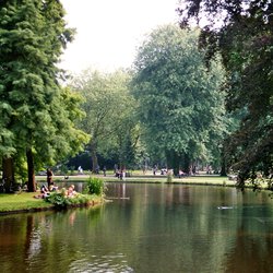 Amsterdam Vondelpark Vijver door Dguendel (bron: Wikimedia Commons)