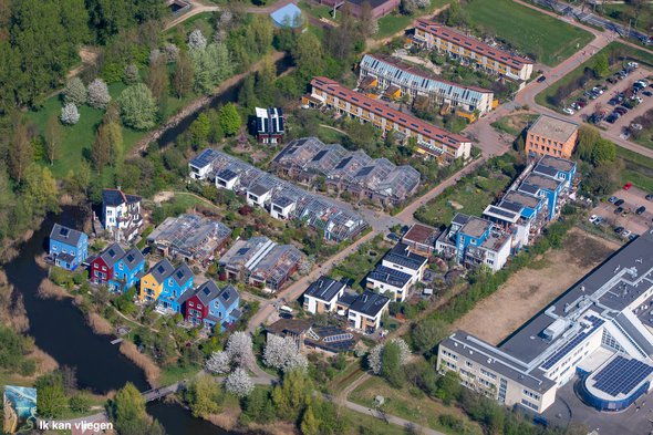 EVA Lanxmeer, zes hoven ten zuidwesten waterwingebied_ Jeroen Komen, Ik kan vliegen (1) door Jeroen Komen (bron: Jeroen Komen, Ik kan vliegen)