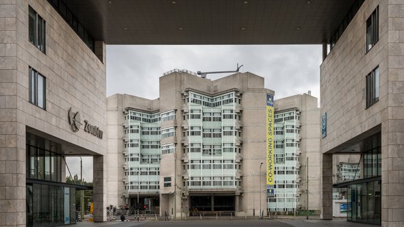 Oud Ministerie van Sociale Zaken, Den Haag door Erik Laan (bron: shutterstock.com)