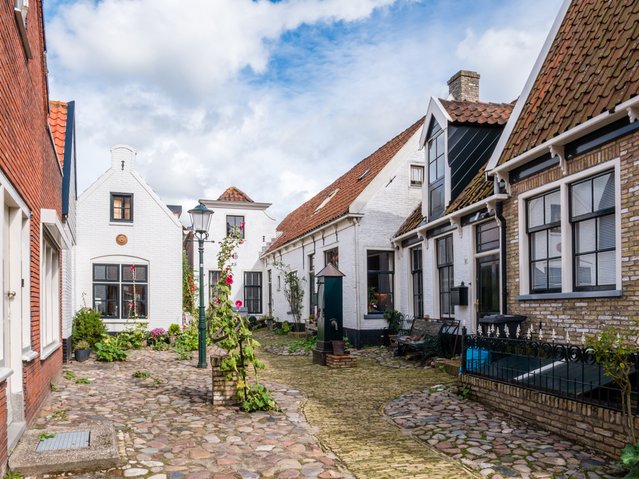 De Weverstraat in Den Burg op Texel door TasfotoNL (bron: Shutterstock)