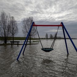 Overstroming bij rivier de Lek door MyStockVideo (bron: Shutterstock)